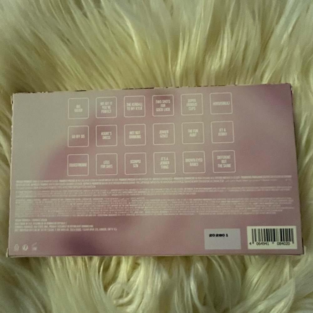 KYLIE COSMETICS kendall collection pressed powder palette BNIB - Picture 6 of 12
